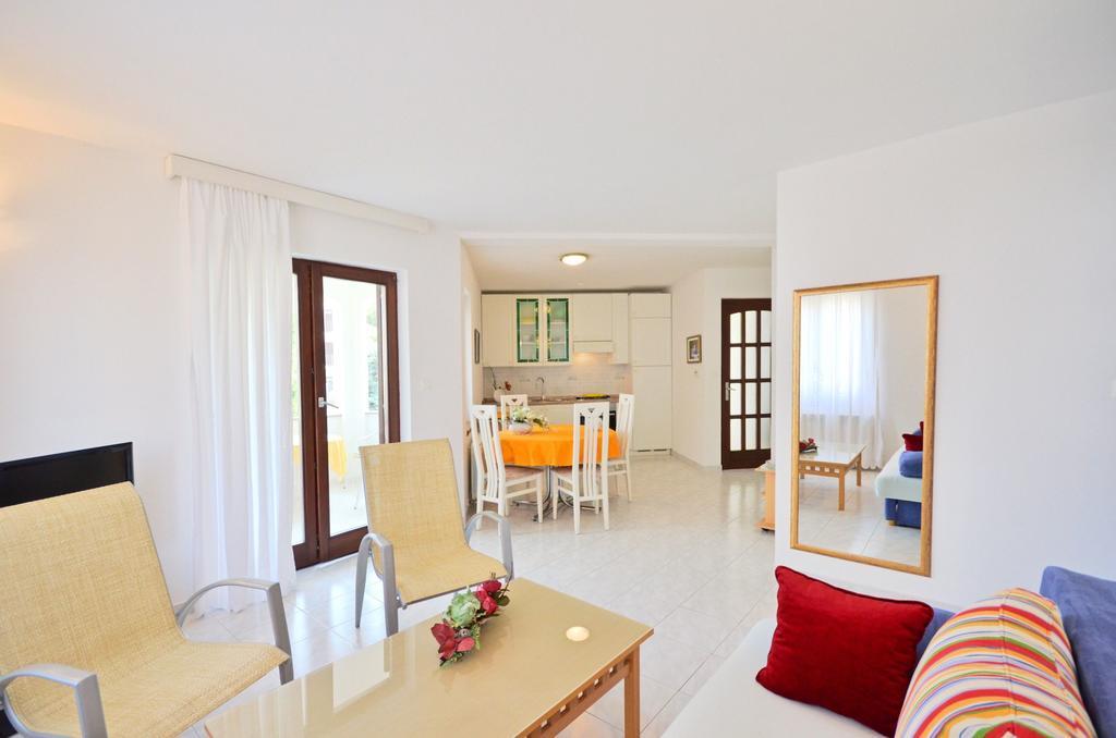 Apartments Gloria Vrsar Exterior photo